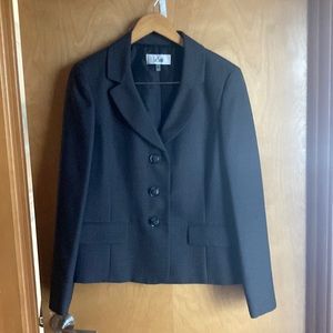 Le Suit 2 piece skirt suit